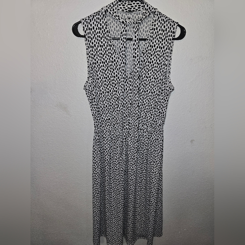 Adrianna Papell Sleeveless Black and White Patterned Midi Dress Size Medium